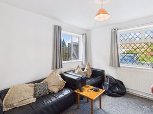 LIVING ROOM- click for photo gallery